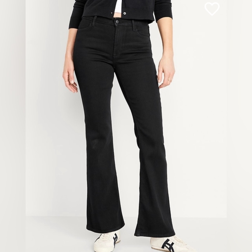 2/10$ 🌲 Old Navy • Women’s WOW Flare Jeans